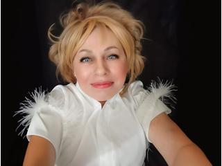 Click to chat with model SusieNoreen