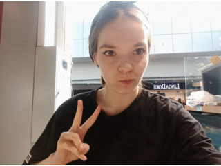 Click to chat with model LinaMuller