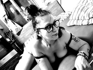 Click to chat with model Tvojamilfka39